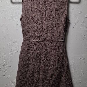 Chic Textured Sleeveless Dress in Brown